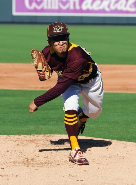 A Nogales pitcher throws a pitch during the D-II title game. Photo by Mark Jones/maxpreps.com