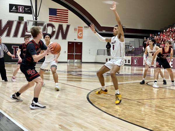 Quincy Adams playing defense against his opponent (Photo by Rudy Aguado/AZPreps365.com)