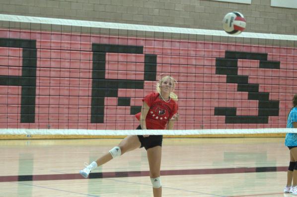 Hannah Platt, a junior for Bradshaw Mountain, works on her attack game Tuesday, Aug. 9, 2022, at practice in Prescott Valley. (Brian M. Bergner Jr./AzPreps365)